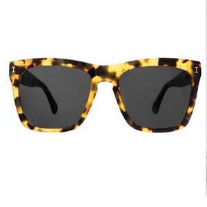 Illesteva Los Feliz Sunglasses in Tortoise/Gray